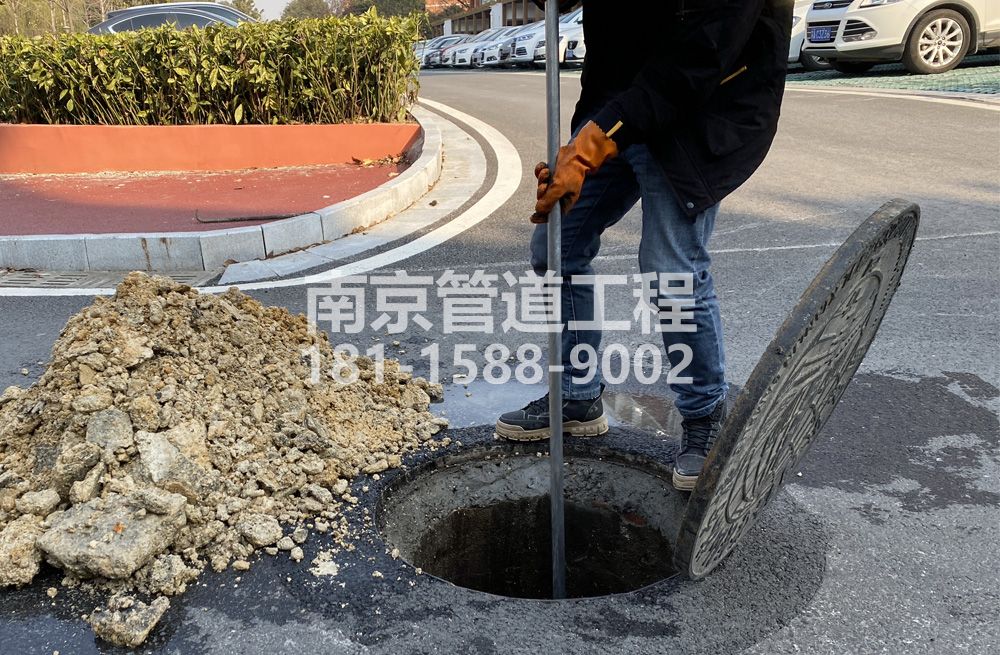 306锁五管道油块清理